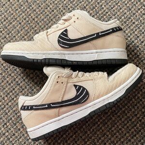 Nike Men's Beige and Black Sneakers